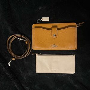 Coach - Noa Pop Up Messenger in Light Saddle/Chalk/Silver